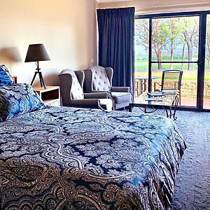 Vineyard View Deluxe Queen Room